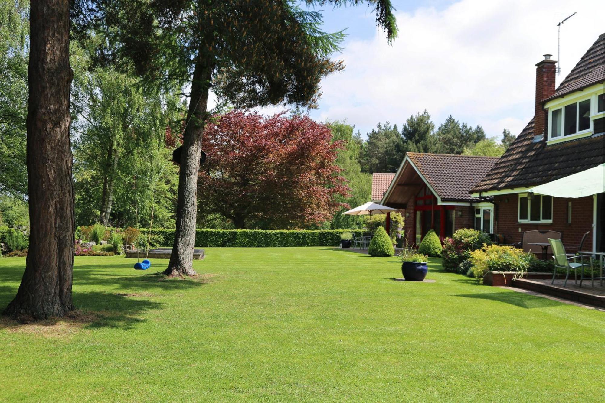 Surlingham Lodge Garden Cottage In Rspb Village Near Norwich Exterior photo